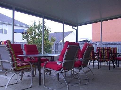 huge lanai 18x30- easily fits 2 sets of patio furniture -great 4 entertaining