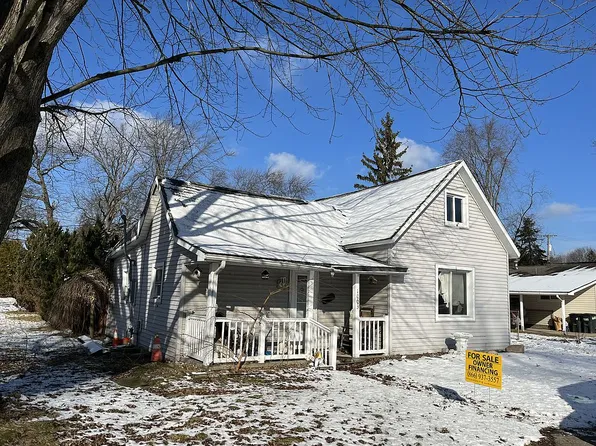 1003 State St, Algonac, MI 48001