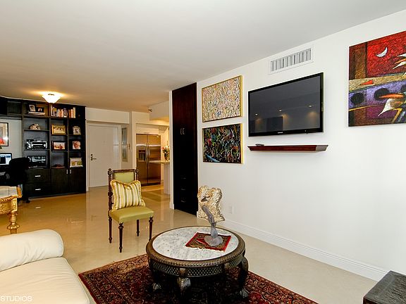 4th image of 19195 NE 36th Ct APT 1104