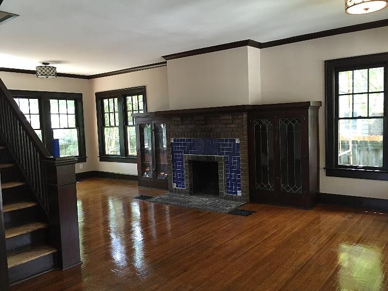 1st image of 649 E 49th St