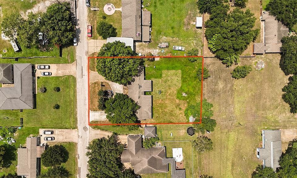 1st image of 22306 Saddlewood Dr
