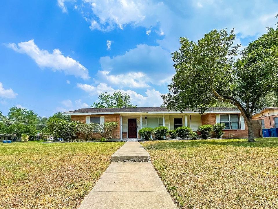 1st image of 906 E Randall