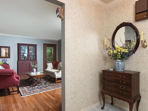 3rd image of 1 Montadale Dr