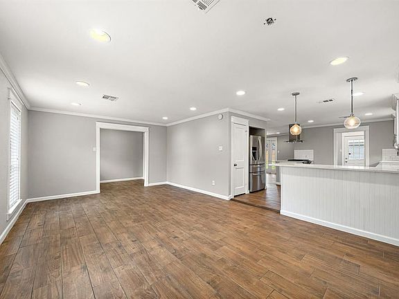4th image of 5727 Cerritos Dr