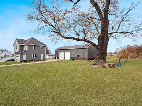 2916 Pleasant St, Freeport, IL 61032