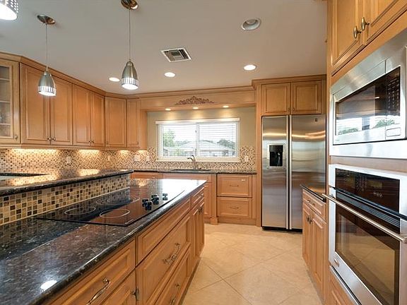 2nd image of 3423 Wilder Ln