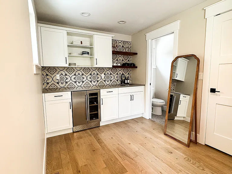 2352 Irving St — Photo 27
