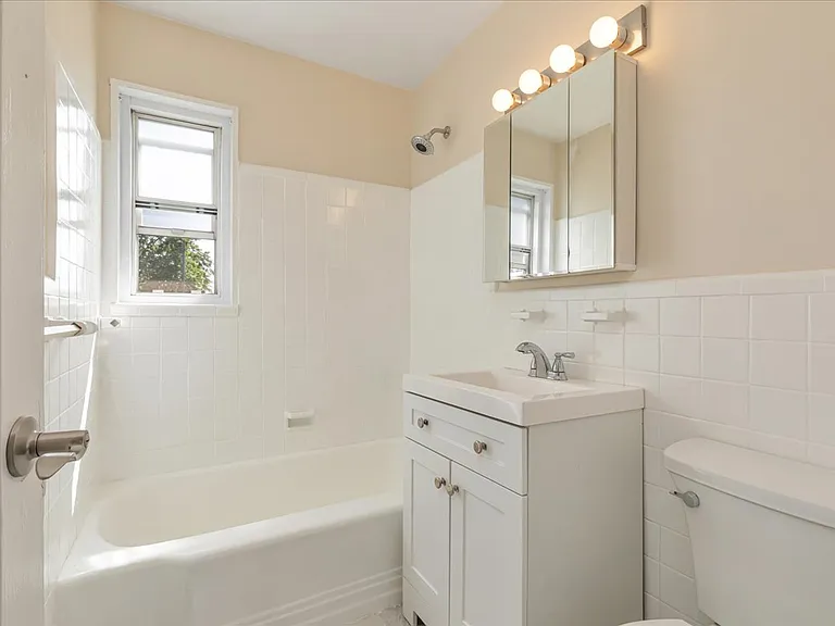 11B W Roselle Ave #11B — Photo 16