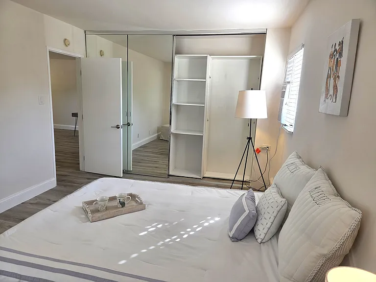 208 Wall to wall mirrored closet doors
One Month Free & Look N Loose