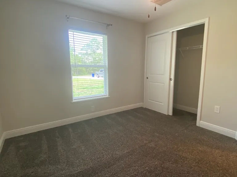 Bedroom #1 - carpet, ceiling fan, blinds