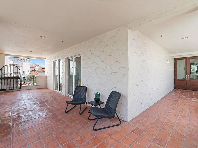 2442 Fisher Island Dr #5402 — Photo 40
