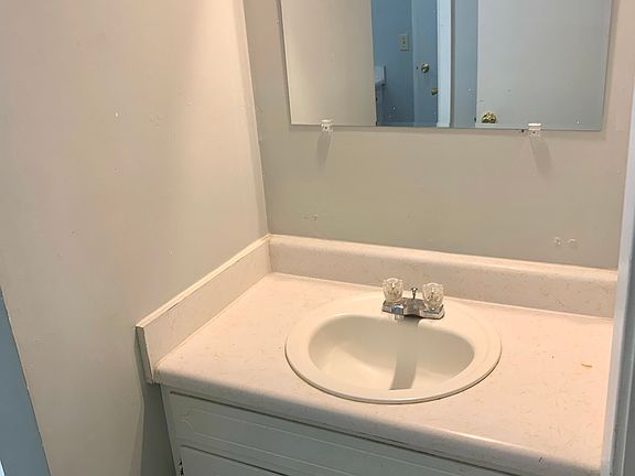 3rd image of 209 E Manor Dr Unit 4