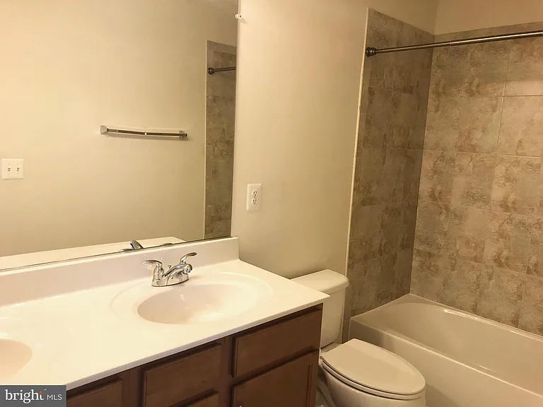 8323 Heritage Crossing Ct — Photo 23