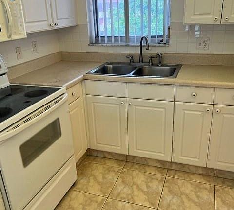 3rd image of 2750 W Sunrise Lakes Drive #301