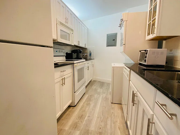 1881 Washington Ave #11 — Photo 10