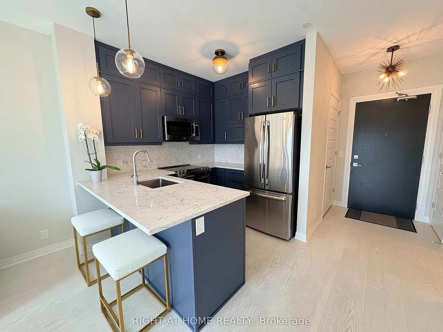 2 bed, $2,300 — Photo 4