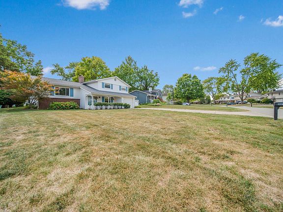 4th image of 3825 Braidwood Dr