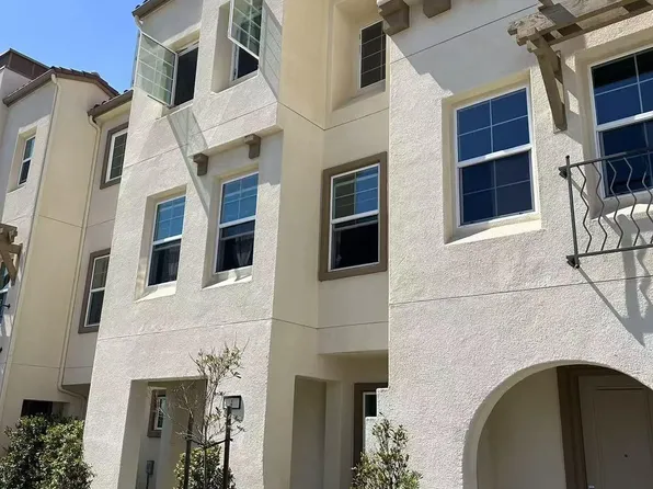 5992 Village Center Loop #4, San Diego, CA 92130
