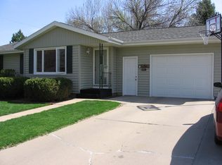 421 E 14th Ave, Mitchell, SD 57301