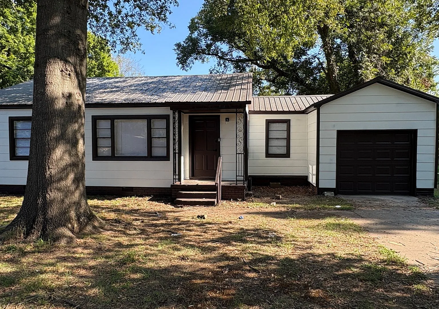 Fully remodeled 4 bedroom, 2 bathroom home on a quiet street — Photo 2