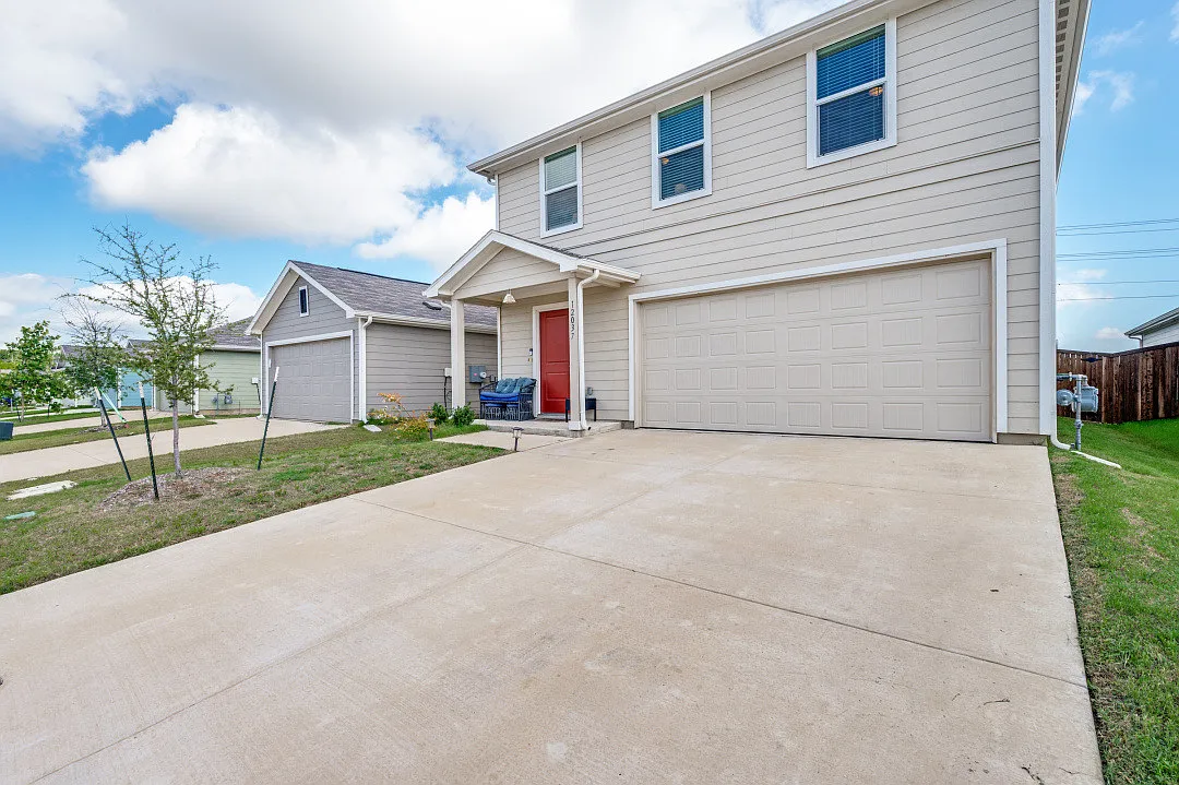 4 bed, 1683 sqft, $2,700 — Photo 2