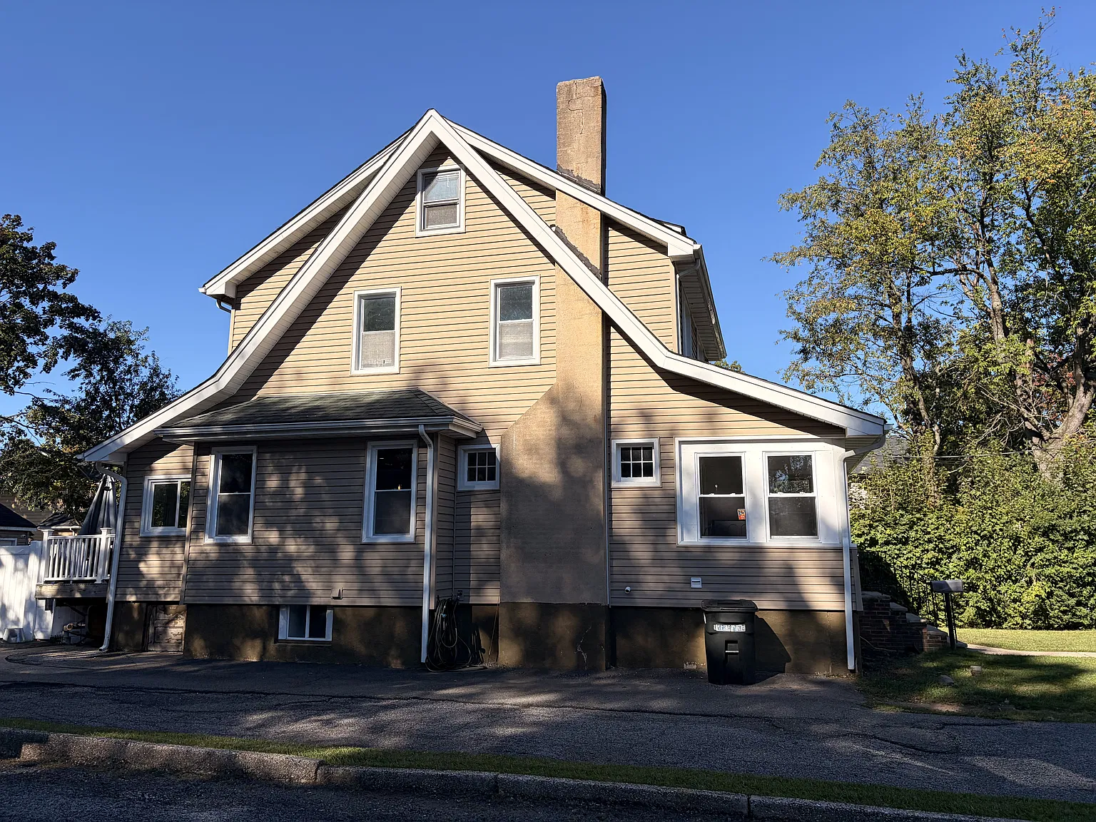 3 bed, 1.5 bath, 1326 sqft, $4,500 — Photo 2