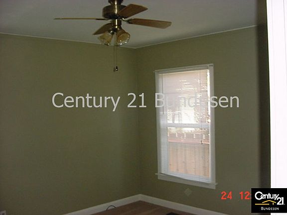 3rd image of 822 1/2 Western Ave