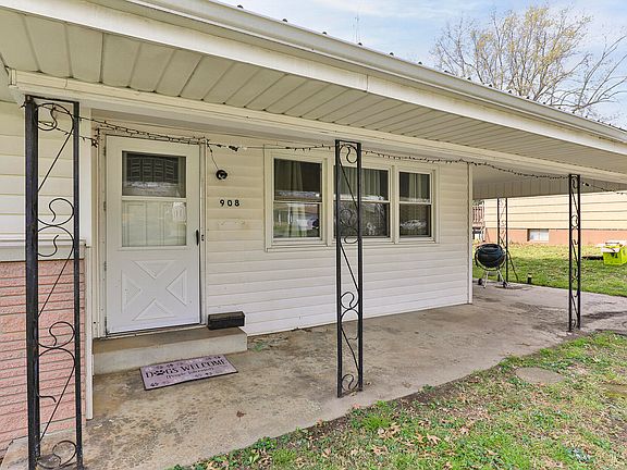 3rd image of 908 W Broadmoor Street