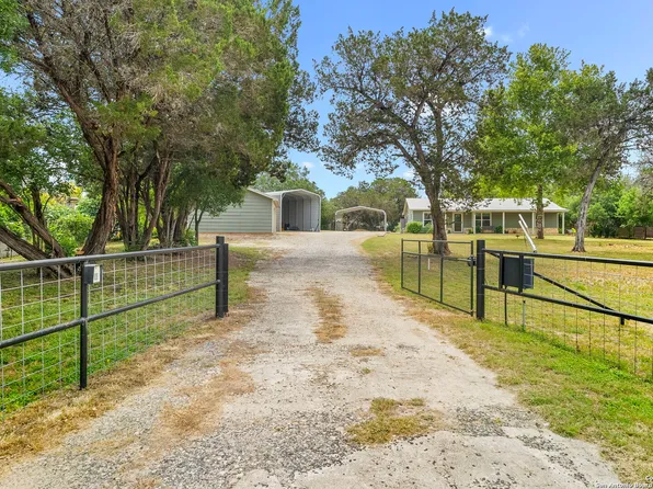 283 E PIPE CREEK DR, Pipe Creek, TX 78063