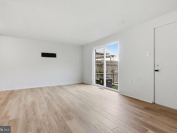 5th image of 863 E Kings Ct