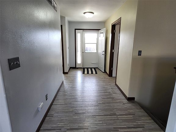 3rd image of 925 N St SW