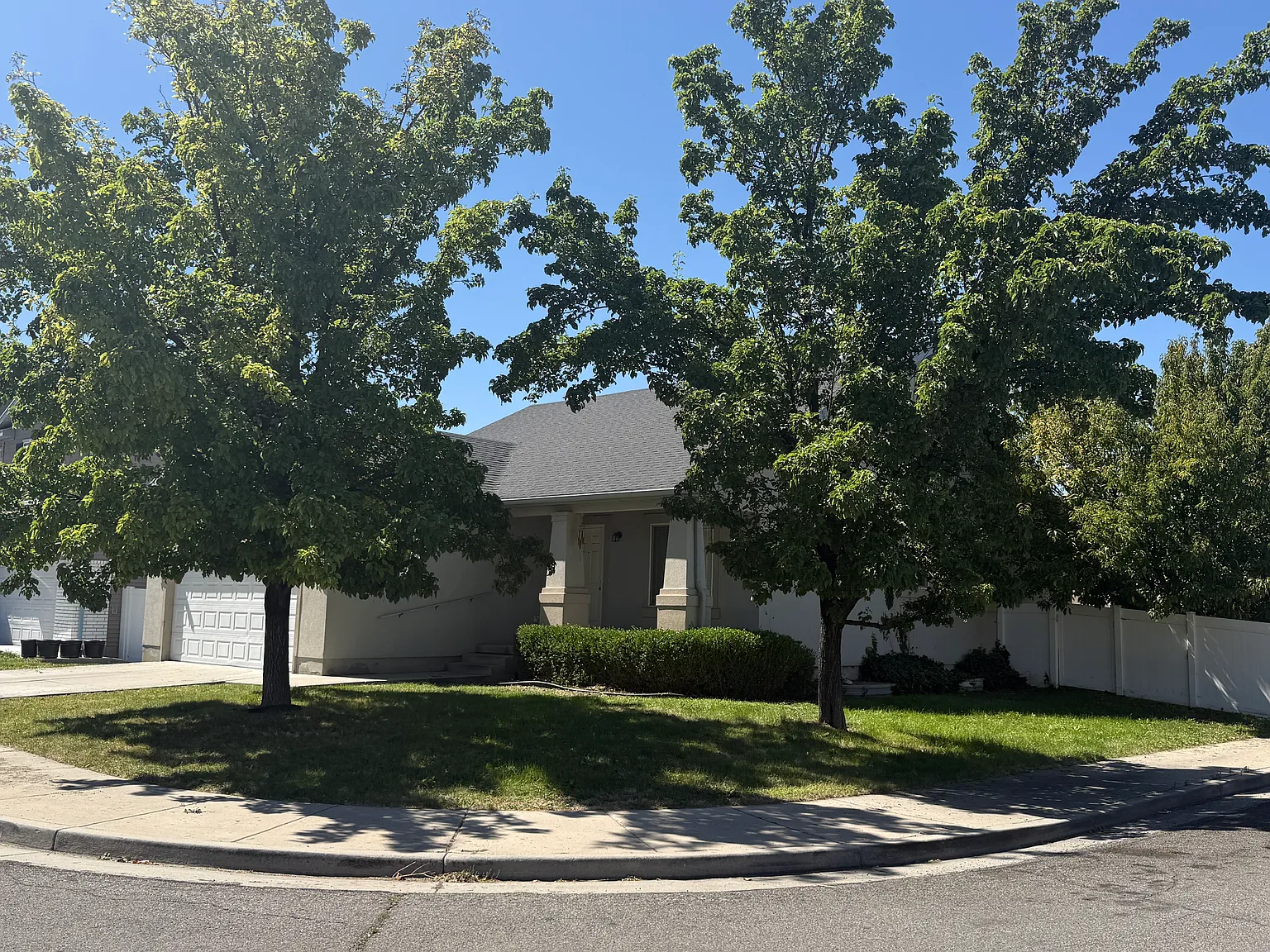 5 bed, 2.5 bath, 2788 sqft, $2,650 — Photo 1