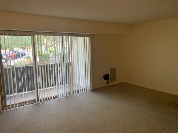 1105 Aspen Dr, Plainsboro, NJ 08536
