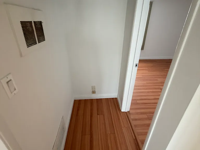 1527 S Shenandoah St #1 — Photo 3