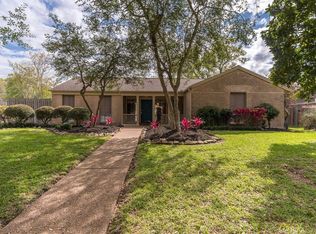 430 Forest Lake Dr, Seabrook, TX 77586