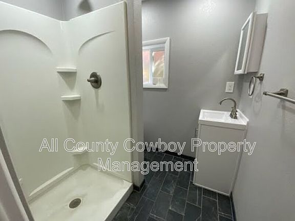 4th image of 719 S 6th St APT 1