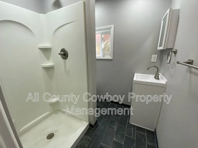 719 S 6th St #1 — Photo 4