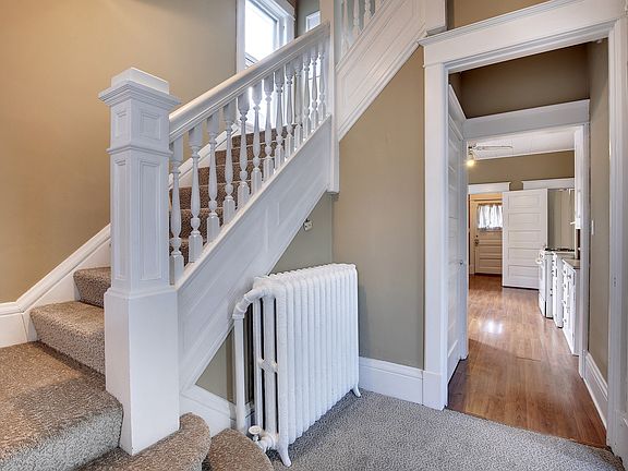 3rd image of 658 Geranium Ave E