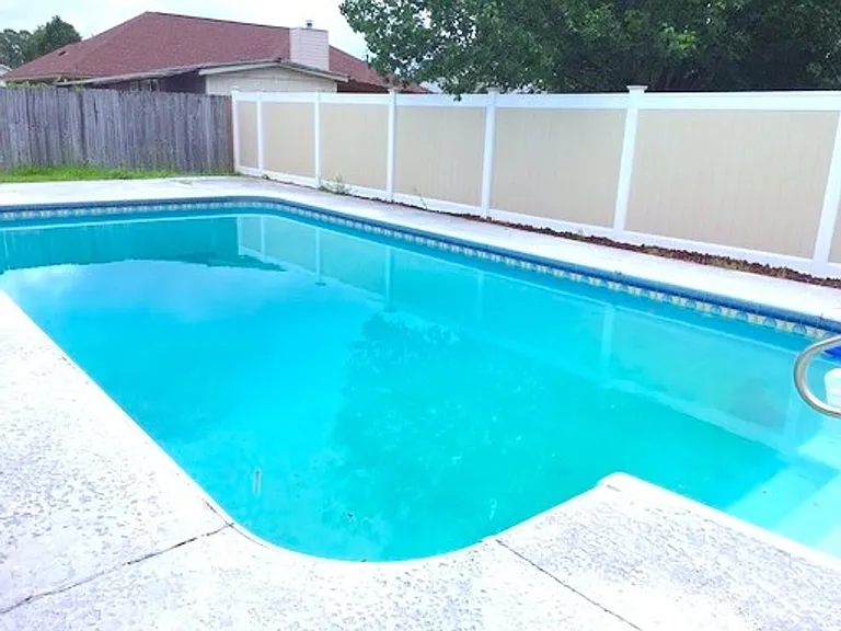 1835 Lawnwoods Dr — Photo 2