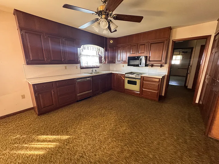 1136 Lexington Rd — Photo 10