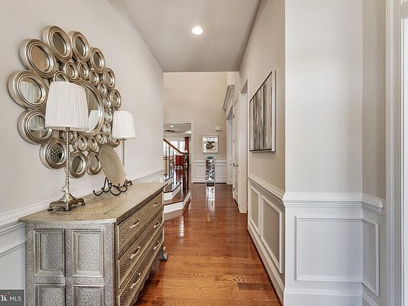 4th image of 2975 Levee Dr