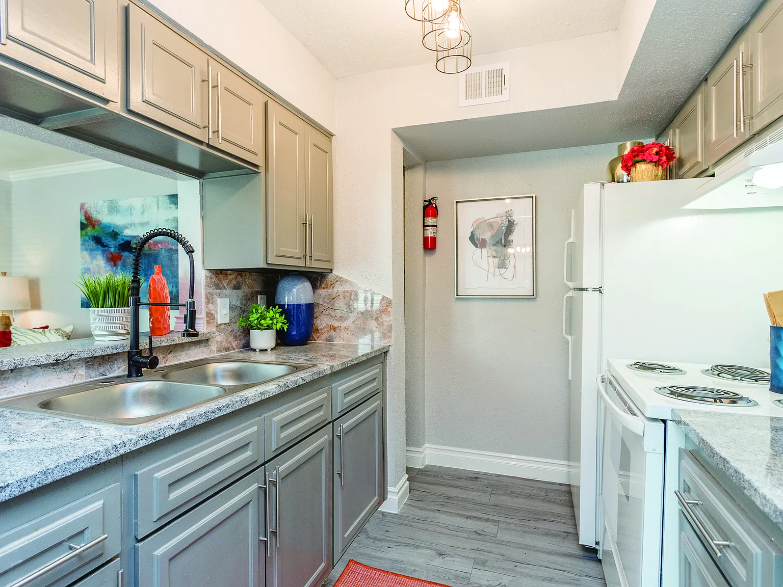 Casa Verde Apartments — Photo 2