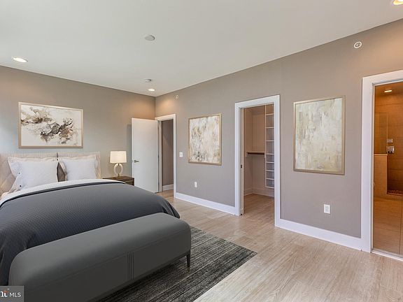 4th image of 905 N Randolph St #16