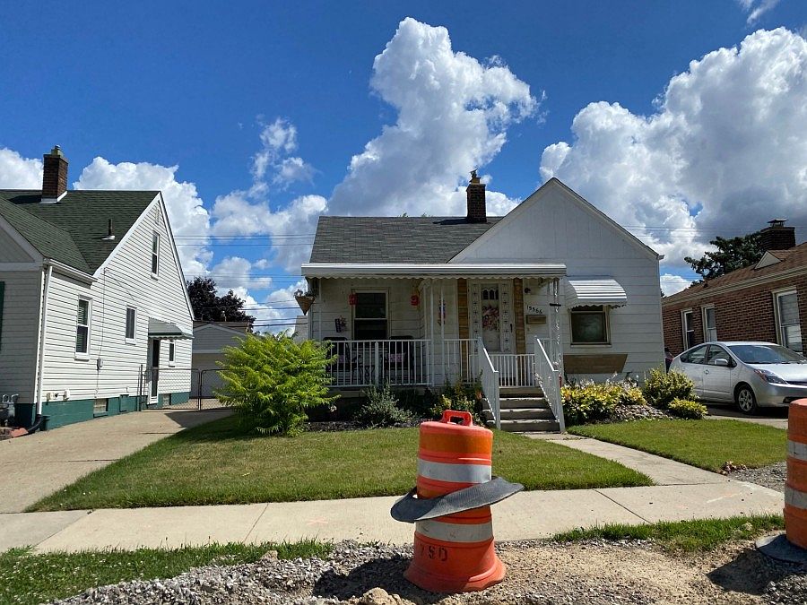1st image of 15566 Meyer Ave