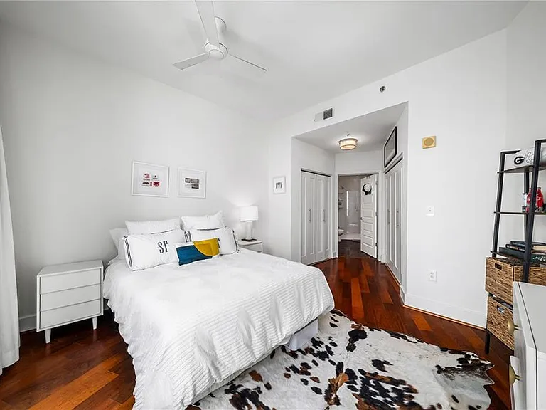 1080 Peachtree St NE #1306 — Photo 17