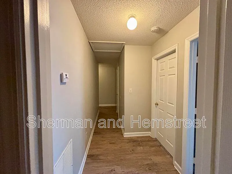 3 bed, 2.0 bath, 1200 sqft, $1,100 — Photo 4