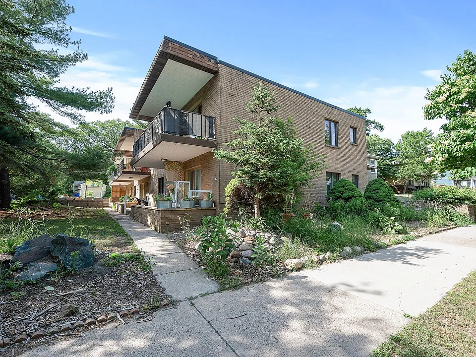 1127 Raymond Ave