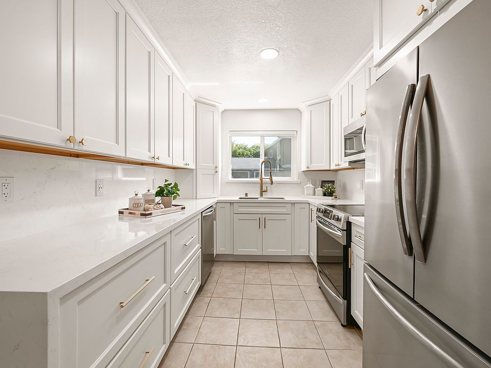 1st image of 7556 Silvertree Ln