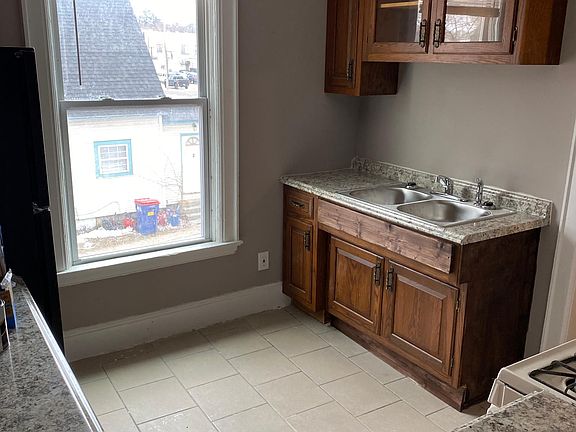 2nd image of 52 Burton St SW #3