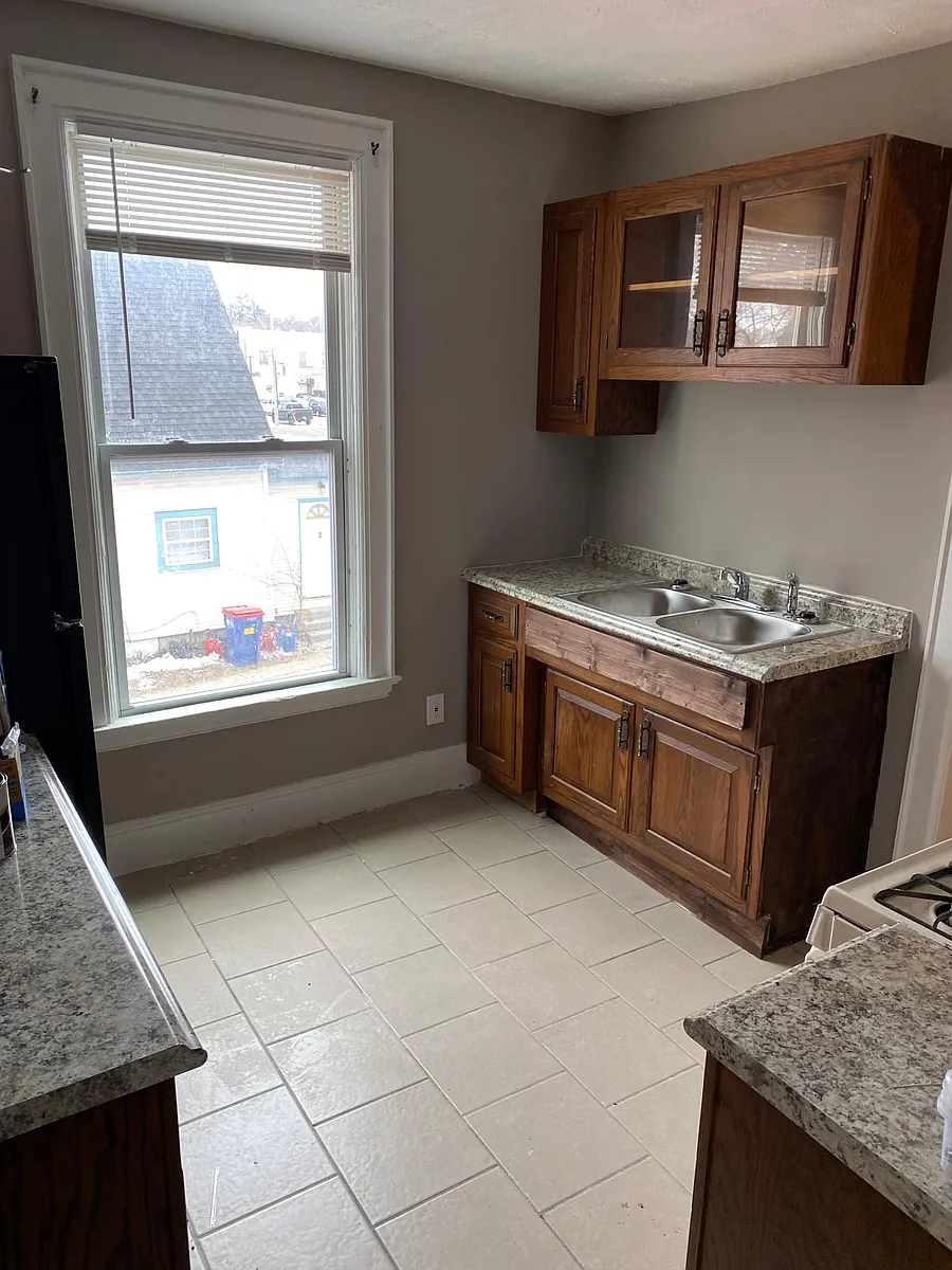Photo 2 of 10 - 52 Burton St SW #3 - Grand Rapids, MI Building Photo - 52 Burton St SW #3